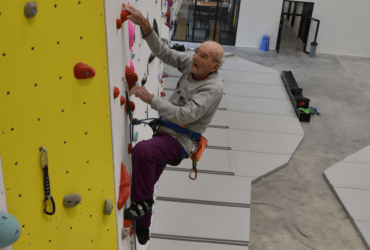 Pour ses 98 ans, c’est en salle d’escalade que Marcel Rémy veut les fêter !