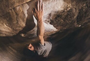 Daniel Woods, le sourire aux lèvres, enchaîne Return of the Sleepwalker ! Il propose 9A bloc !