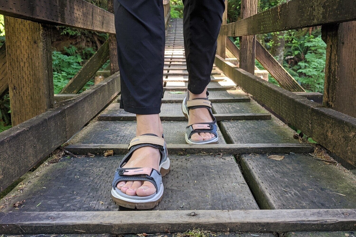 Les 5 meilleures sandales de randonnée femme pour la marche cet été 2023