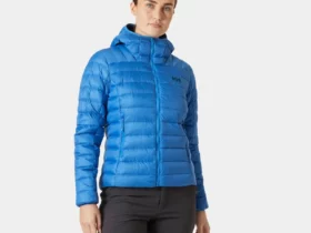 La doudoune femme Verglas Hooded de la marque Helly Hansen : l’allié parfait pour l’hiver